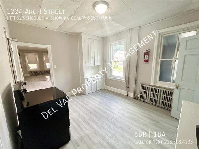 Photo - 1224 Arch St