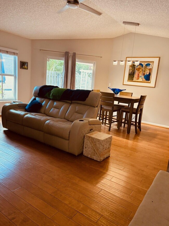 Photo - 4425 SW 72nd Ter