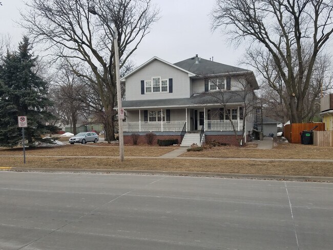 Photo - 705 Clark Ave Unit 4