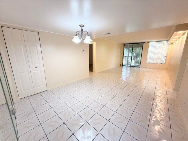 Building Photo - 7650 W McNab Rd Unit 210
