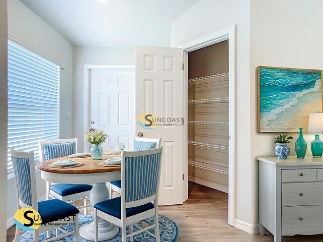Photo - 2104 Fernwood St