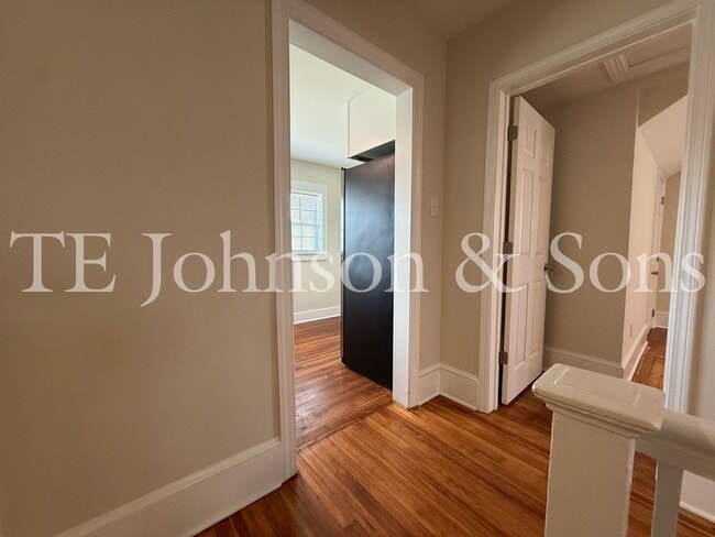 Photo - Updated 3BR/2BA Apartment with Quartz Counters & Modern Finishes Unidad 2106 Main 3
