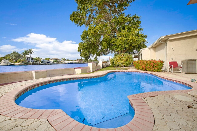 Photo - 1901 N Riverside Dr