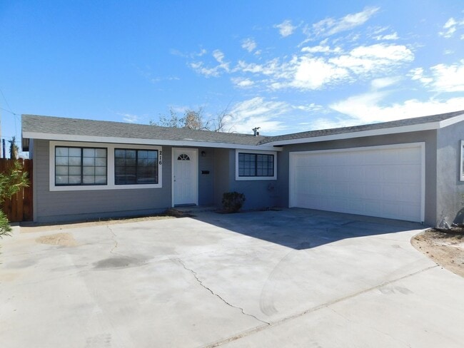 Attractive House. Huge backyard - Attractive House. Huge backyard
