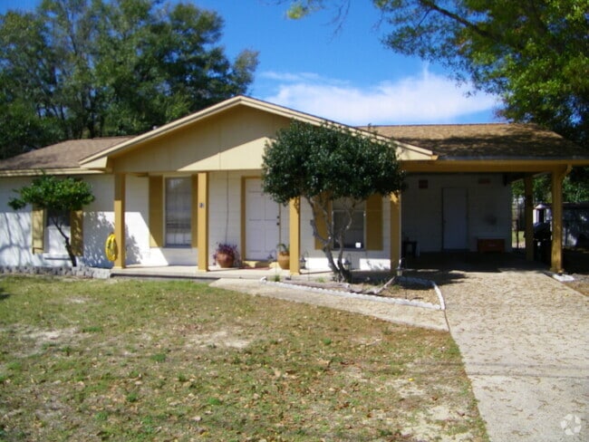 Building Photo - 3 Bedroom, 1.5 Bath Home with Carport!