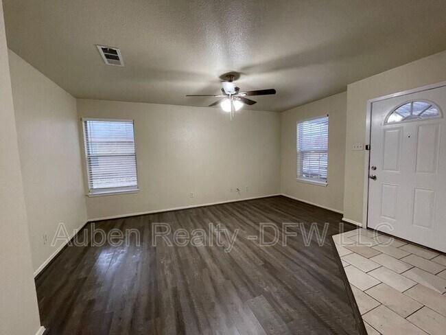 Photo - 121 Cambridge Dr Unit 1