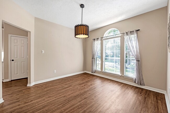 Photo - 135 W Russet Grove Cir
