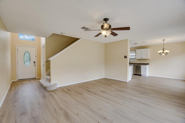 Photo - 13819 Lothian Dr