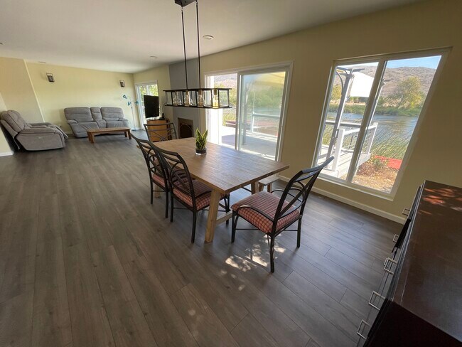 Dining with a view - 1534 Oceanaire Dr