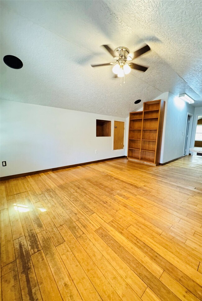 Photo - 21000 McGager Dr