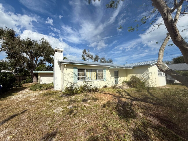 Building Photo - 925 Tropic Dr