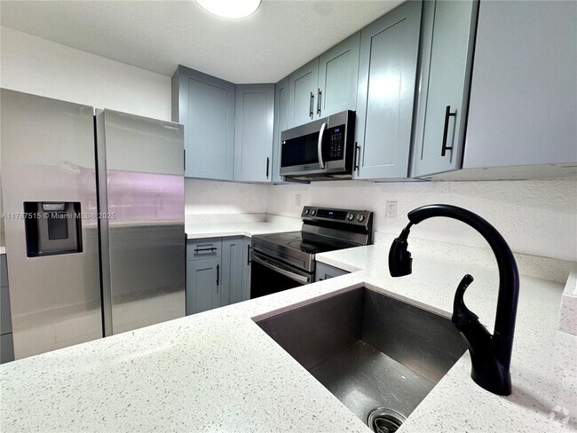 Building Photo - 9350 Fontainebleau Blvd Unit 307 Rental