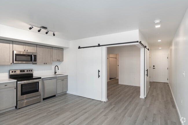 1BR 1BA 620SF