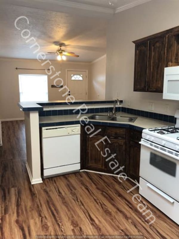 Photo - 1335 Market St