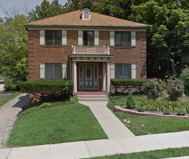 Photo - 572 Howell Ave Unit 1
