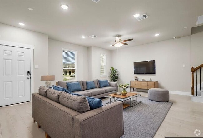 Building Photo - 2207 Seven Oaks Blvd Rental