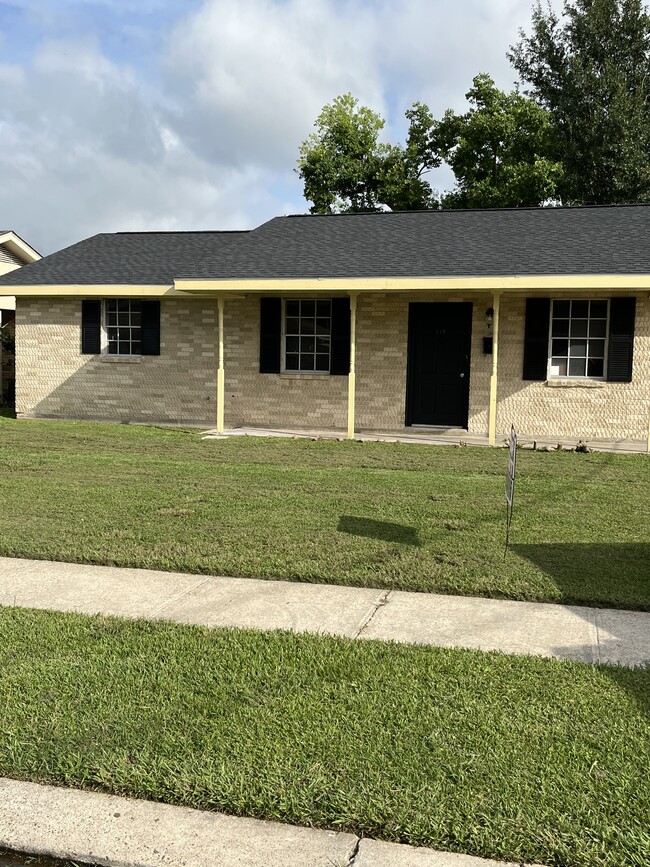 Photo - 219 Ziegler Ave House