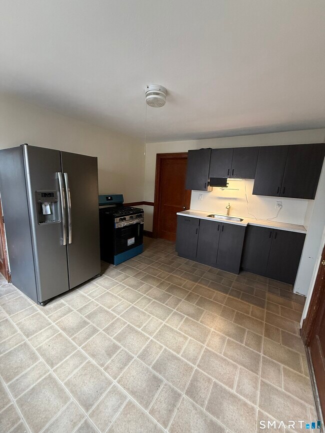 Photo - 36 Oakwood Ave Unidad First Floor