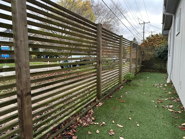 Photo - 2 bed Ballard Townhouse with everything.