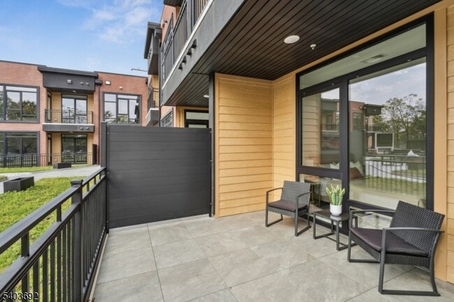 Photo - 140 W Webster Ave Unit 221