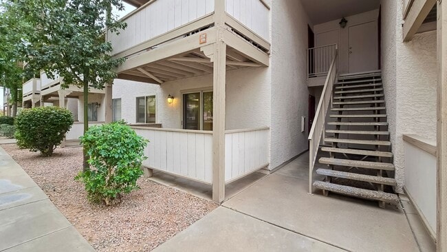 Photo - Awesome 2bd/2ba Condo close to Tempe Town Lake, ASU, Sky Harbor, Freeway Access and Light Rail.