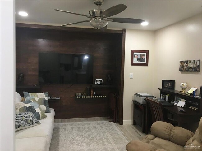 Photo - 700 Fern Ave W Unit 5