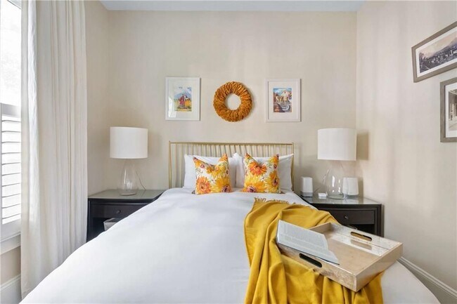 Photo - 582 St Charles Ave NE