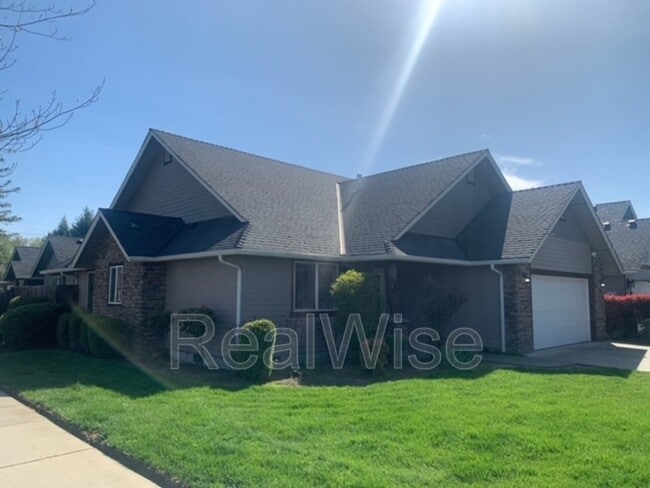 1188 SW Derek Ln