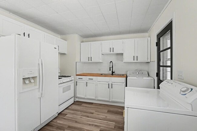 Photo - 4601 Curundu Ave