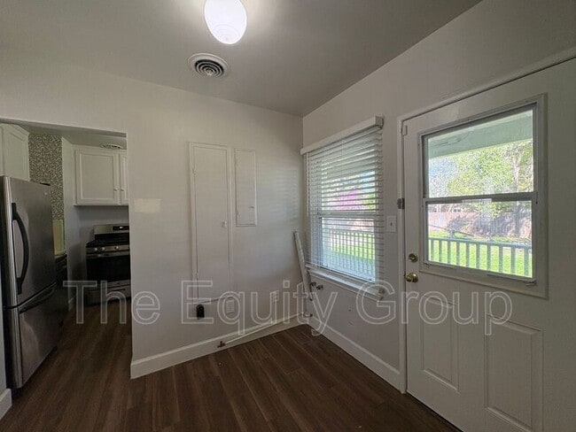 Photo - 1610 W College Ave