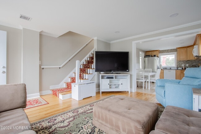 Photo - 32 Howland Ave