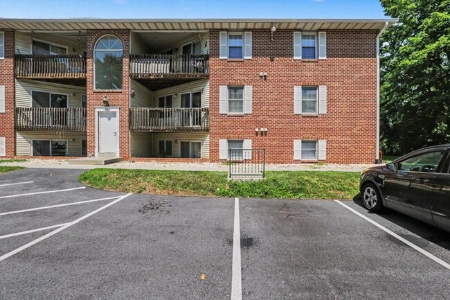 Building Photo - 2712 Lisburn Rd