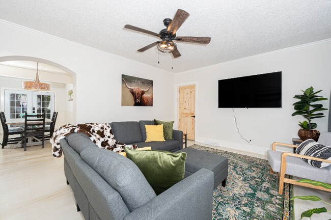 Photo - 3815 Hastings Ave