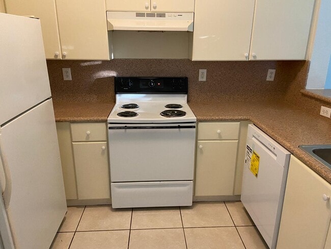 Building Photo - 17630 NW 73rd Ave Unit 205 Rental
