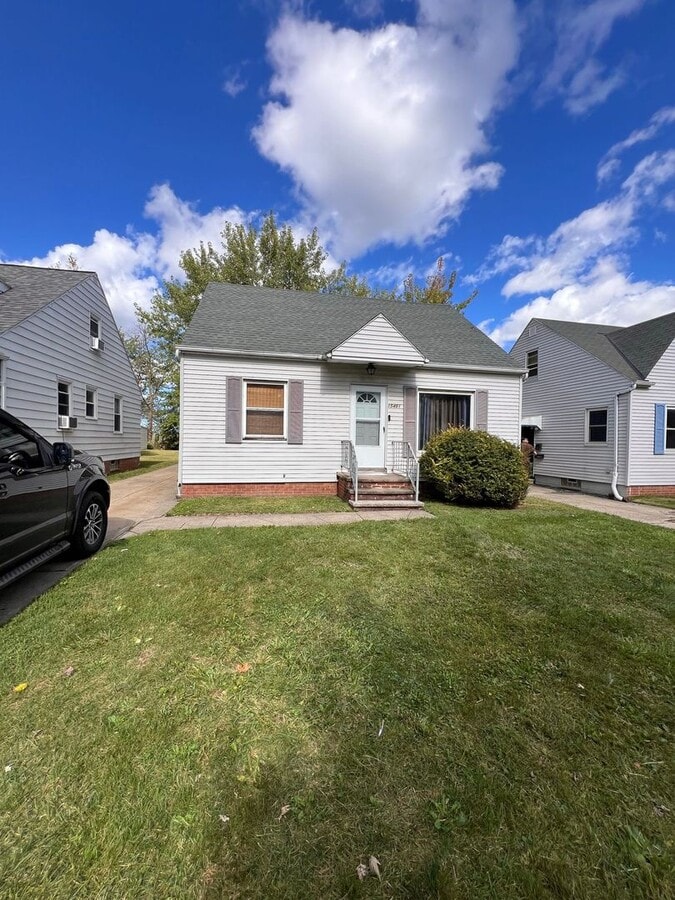 Photo - 15401 Benhoff Dr