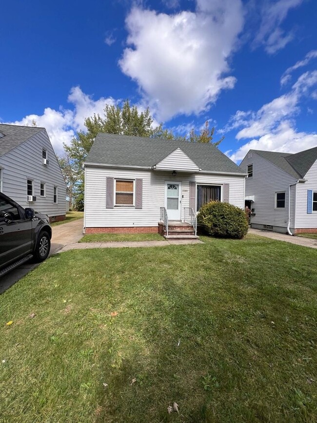 Building Photo - 15401 Benhoff Dr