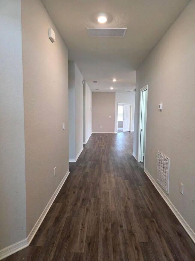 Photo - 4-Bedroom, 2.5-Bathroom in Lakeland