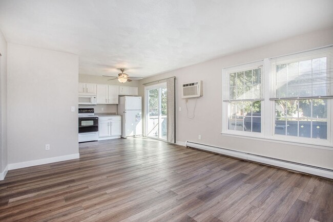 Photo - Newly Remodeled 2bed 1 bath apartment in Urbandale! - Ask about our security deposit alternative! Unit 4