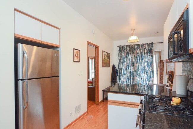 Photo - 3713 N Janssen Ave Unidad G02C