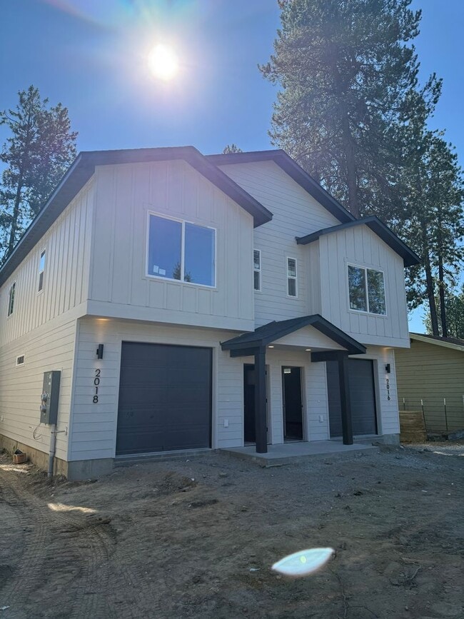 Building Photo - Duplex in CDA ! Rental