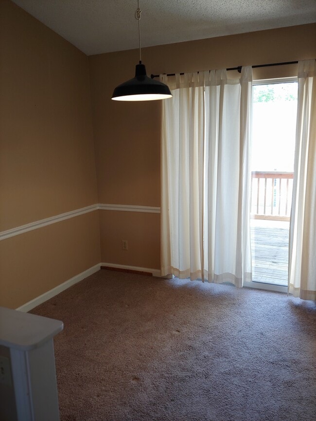 Dining room - 1451 Thrush Plz Unit 1451
