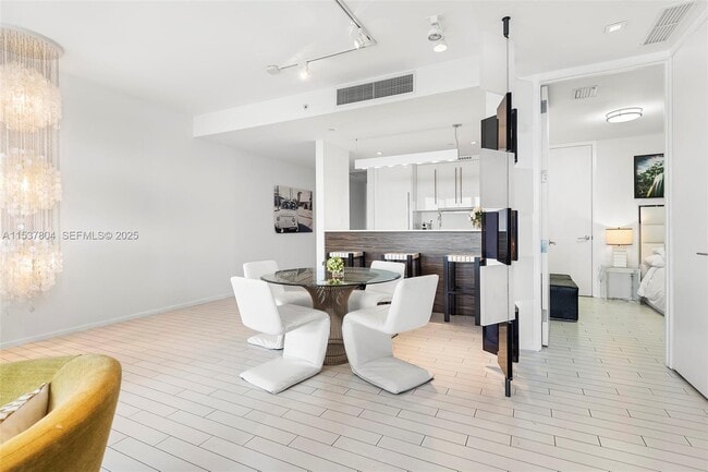 Photo - 2201 Collins Ave Unit 814