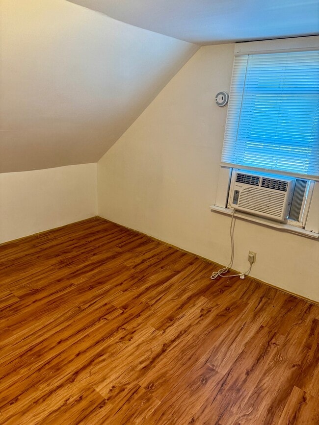 Photo - 1334 Main St