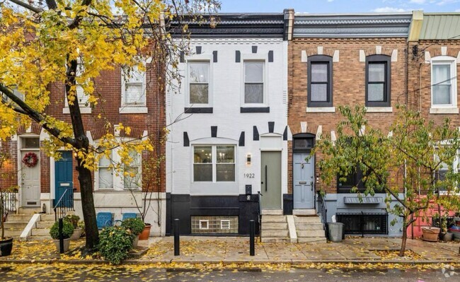 Building Photo - 1922 S Chadwick St Rental