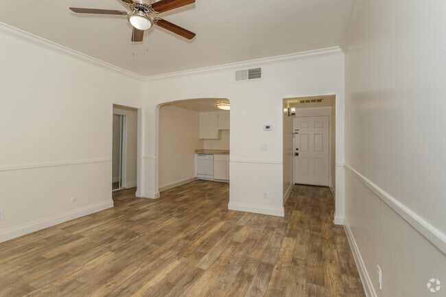 1BR, 1BA - 612 SF
