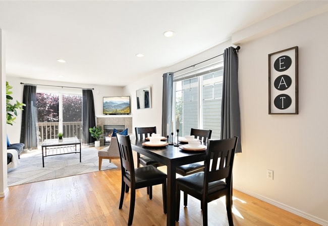 Wonderful 3 bed Townhome w/garage in Northgate! AVAILABLE 10/7/2026!