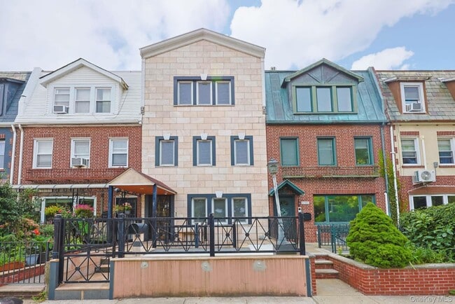 Building Photo - 21-63-63 23rd St Unit 2 Rental