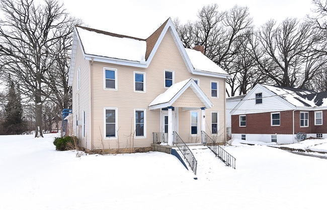 Building Photo - 9 1st St SW Unit 4 Rental