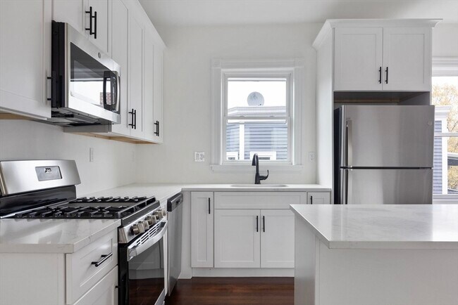 Building Photo - 92 Day St Unit 2 Rental