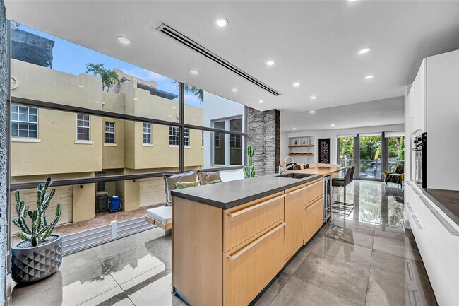 Photo - 1511 NE 4th Pl